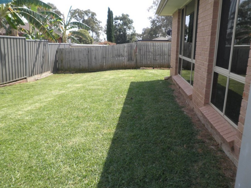 6 Burkhart Place, Minto NSW 2566