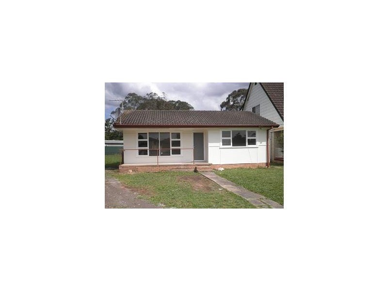 1 Kennett Place, Glenfield NSW 2167