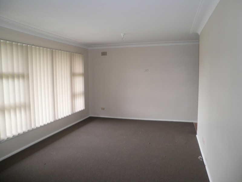 1 Kennett Place, Glenfield NSW 2167