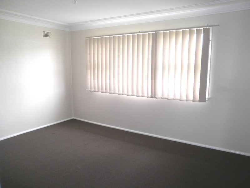 1 Kennett Place, Glenfield NSW 2167