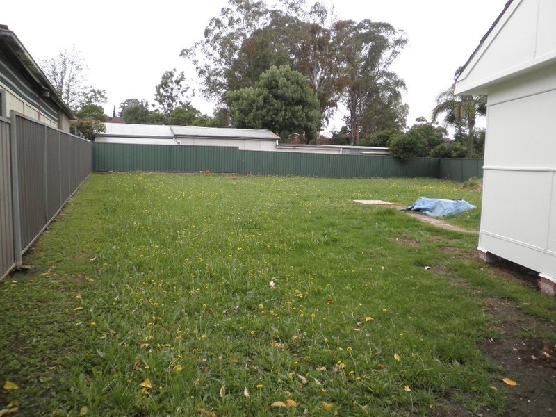 1 Kennett Place, Glenfield NSW 2167