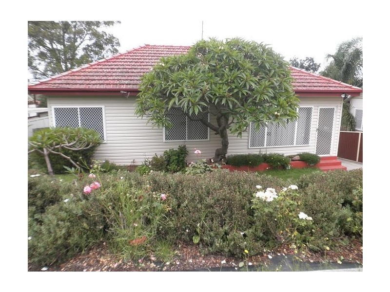 33 Grandview Drive, Campbelltown NSW 2560