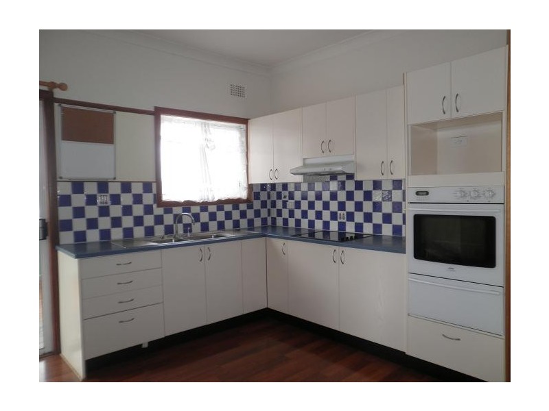 33 Grandview Drive, Campbelltown NSW 2560