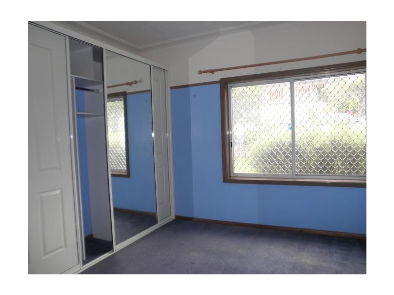 33 Grandview Drive, Campbelltown NSW 2560