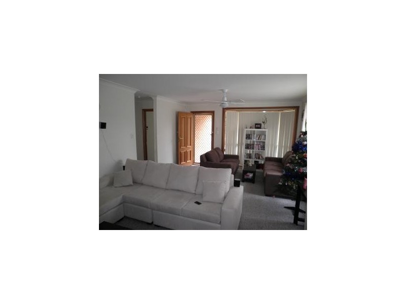 2/7 Burns Avenue, Macquarie Fields NSW 2564