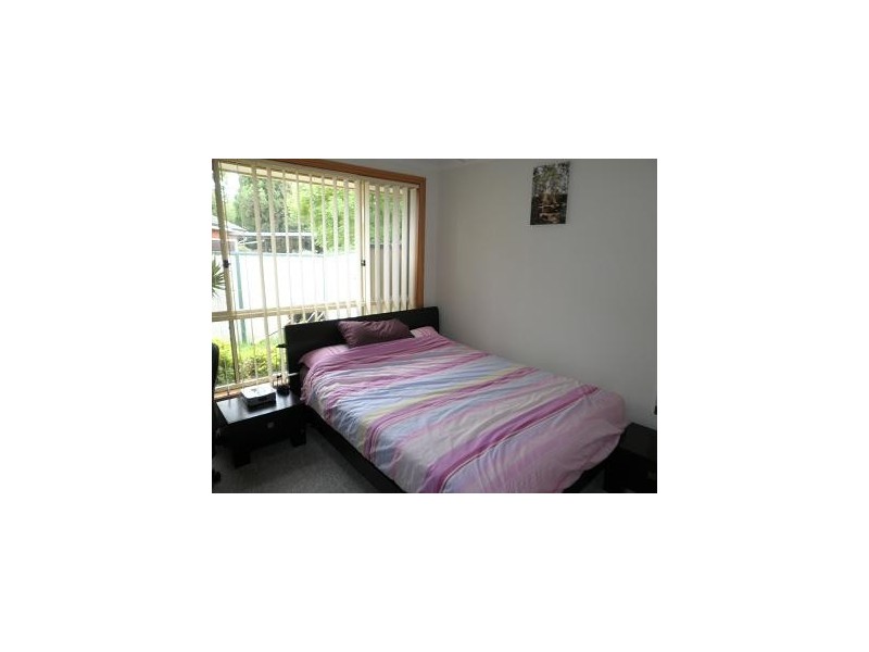 2/7 Burns Avenue, Macquarie Fields NSW 2564
