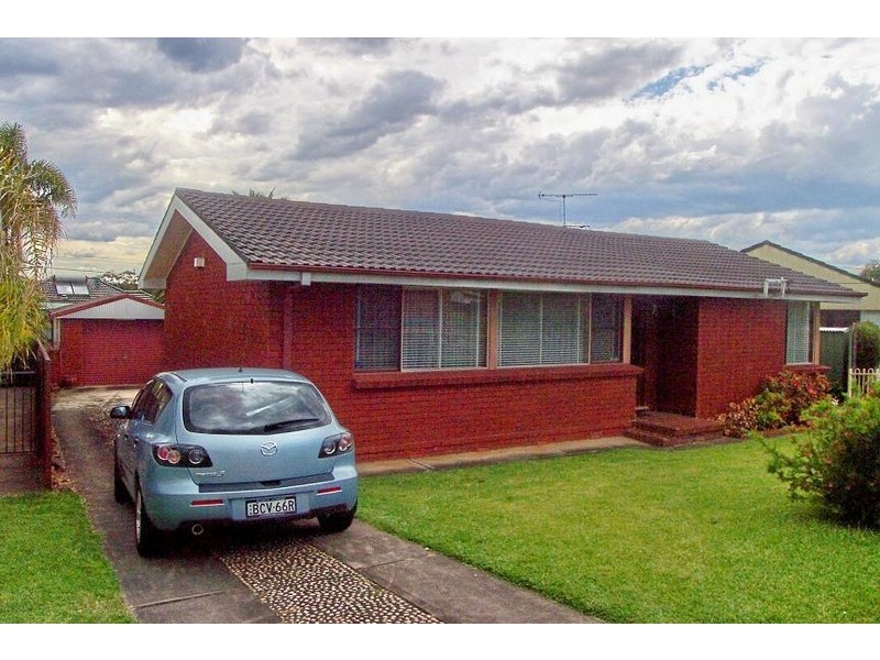 7 Salisbury Avenue, Glenfield NSW 2167