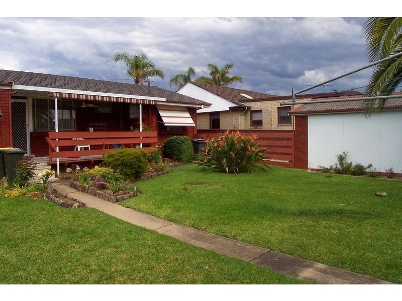 7 Salisbury Avenue, Glenfield NSW 2167