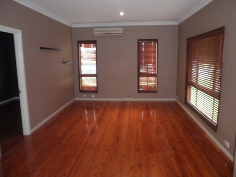 37 Fields Road, Macquarie Fields NSW 2564