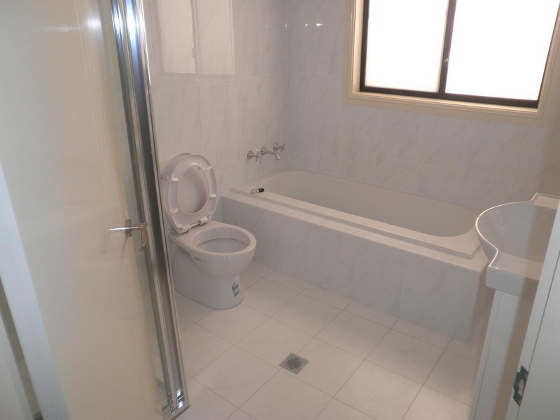 54 Pelargonium Crescent, Macquarie Fields NSW 2564