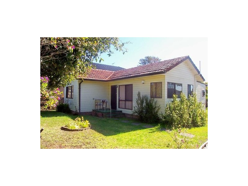 16 Lalor Street, Glenfield NSW 2167