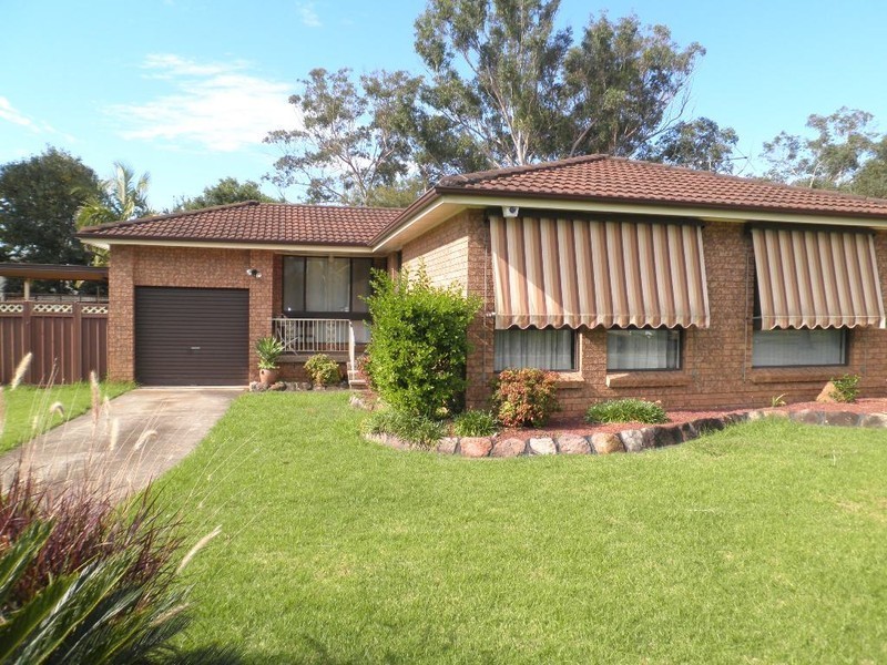 11 Pelargonium Crescent, Macquarie Fields NSW 2564