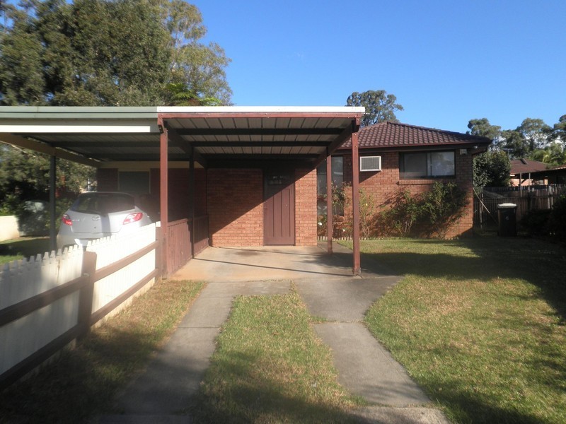 6 Daphne Place, Macquarie Fields NSW 2564