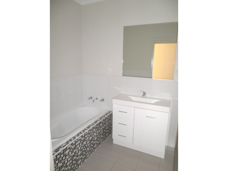 2/57 Edgar Street, Macquarie Fields NSW 2564