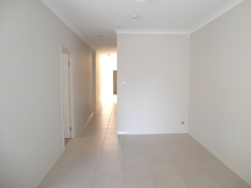 2/57 Edgar Street, Macquarie Fields NSW 2564