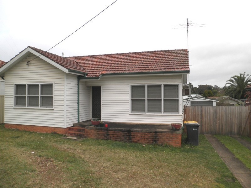 43 Hoddle Avenue, Campbelltown NSW 2560