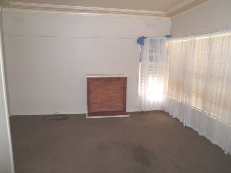 43 Hoddle Avenue, Campbelltown NSW 2560