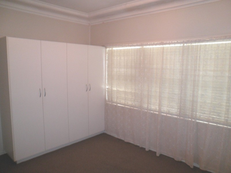 43 Hoddle Avenue, Campbelltown NSW 2560