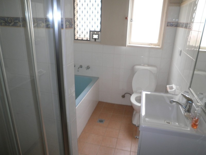 43 Hoddle Avenue, Campbelltown NSW 2560