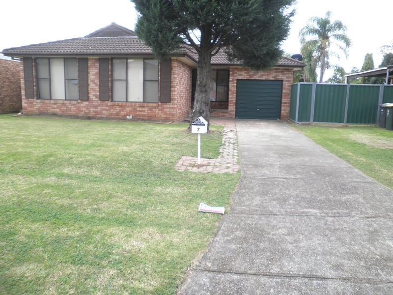 7 Randall Avenue, Minto NSW 2566