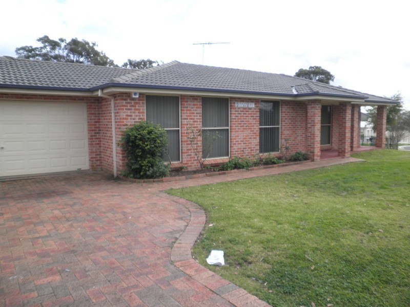 2 Styles  Crescent, Minto NSW 2566