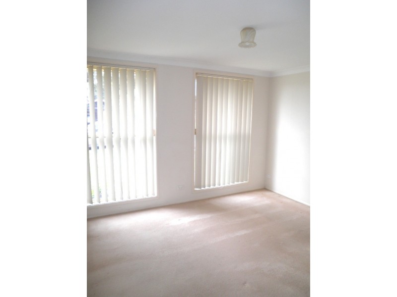 2 Styles  Crescent, Minto NSW 2566