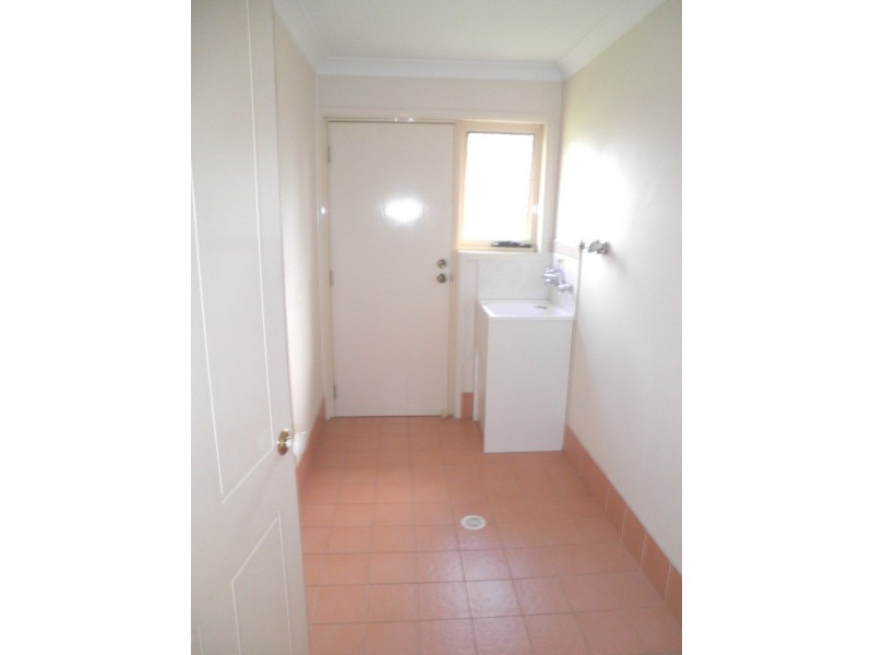 2 Styles  Crescent, Minto NSW 2566