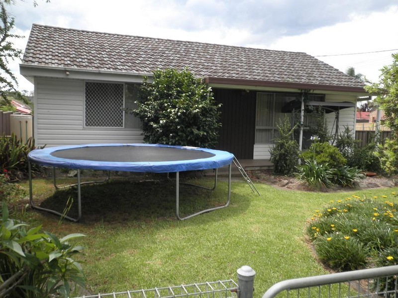 11 Ivanhoe Street, Ingleburn NSW 2565