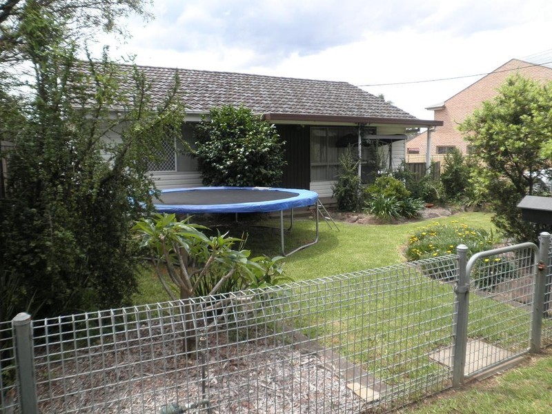 11 Ivanhoe Street, Ingleburn NSW 2565