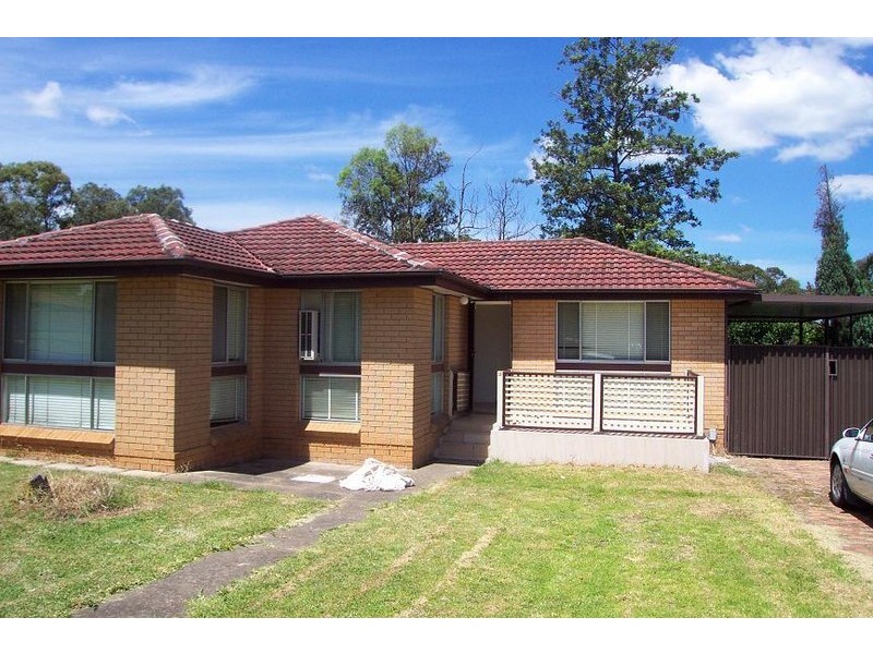 15 Evelyn Street, Macquarie Fields NSW 2564