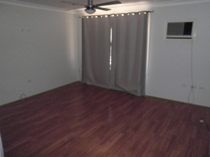 11 Pelargonium Crescent, Macquarie Fields NSW 2564