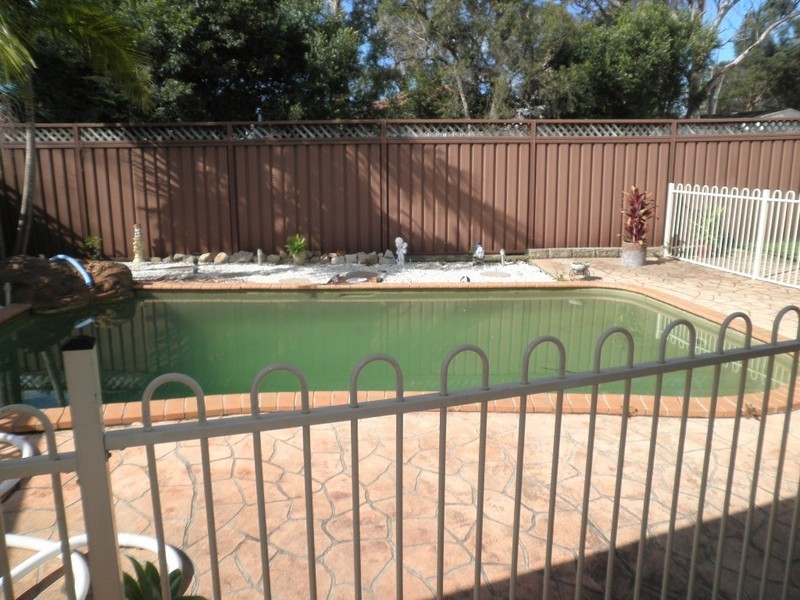 11 Pelargonium Crescent, Macquarie Fields NSW 2564