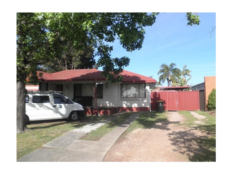 4 Wilfrid Street, Macquarie Fields NSW 2564