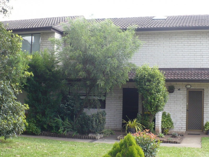 8/9 Surrey Street, Minto NSW 2566