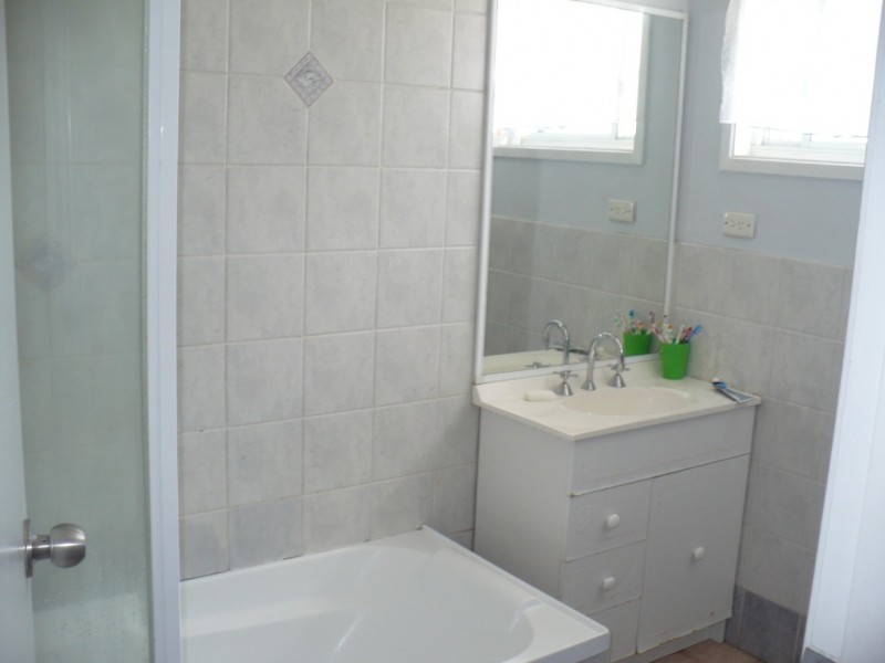 3 Nigel Place, Macquarie Fields NSW 2564
