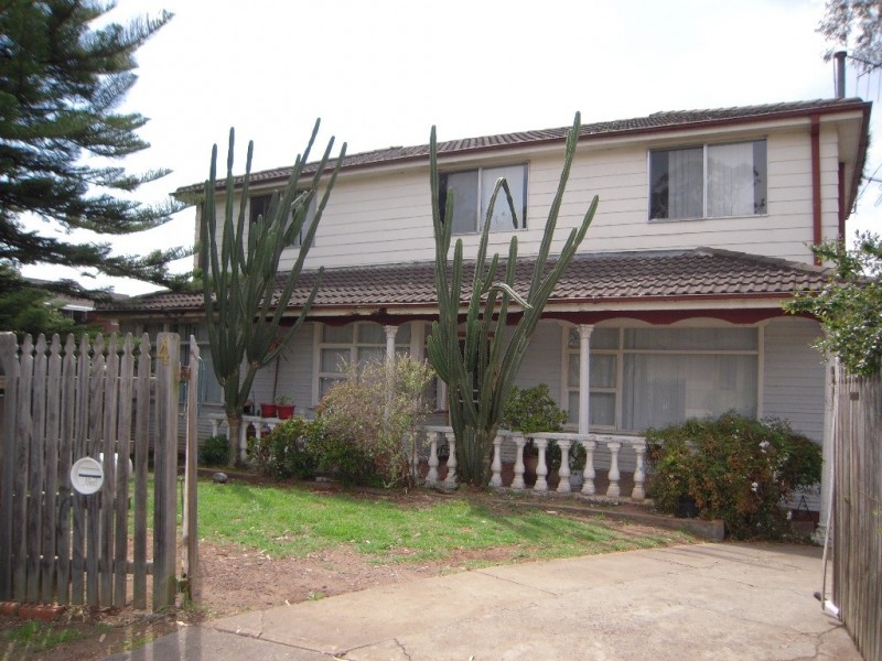 4 Edith Place, Macquarie Fields NSW 2564