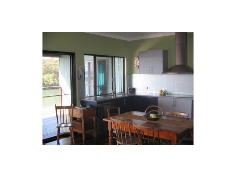 8 Alawa Street, Macleay Island QLD 4184