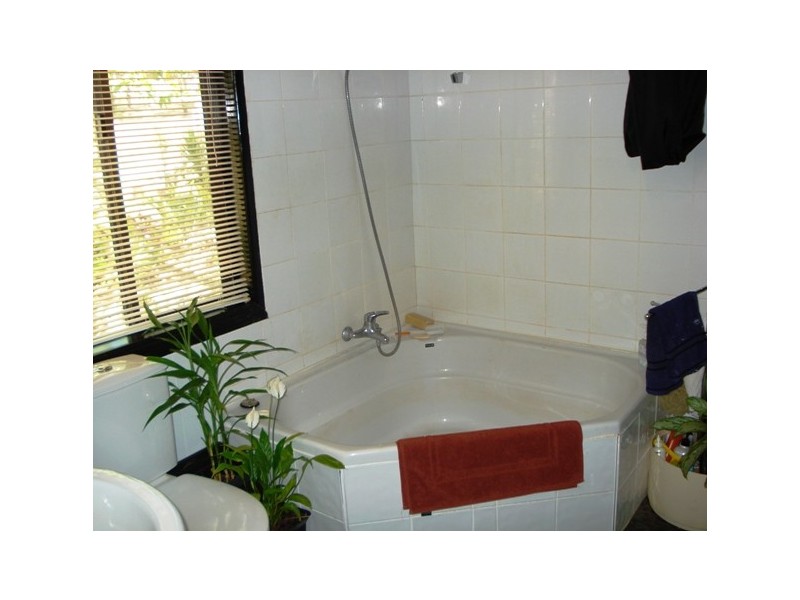 6 Scarborough Terrace, Macleay Island QLD 4184