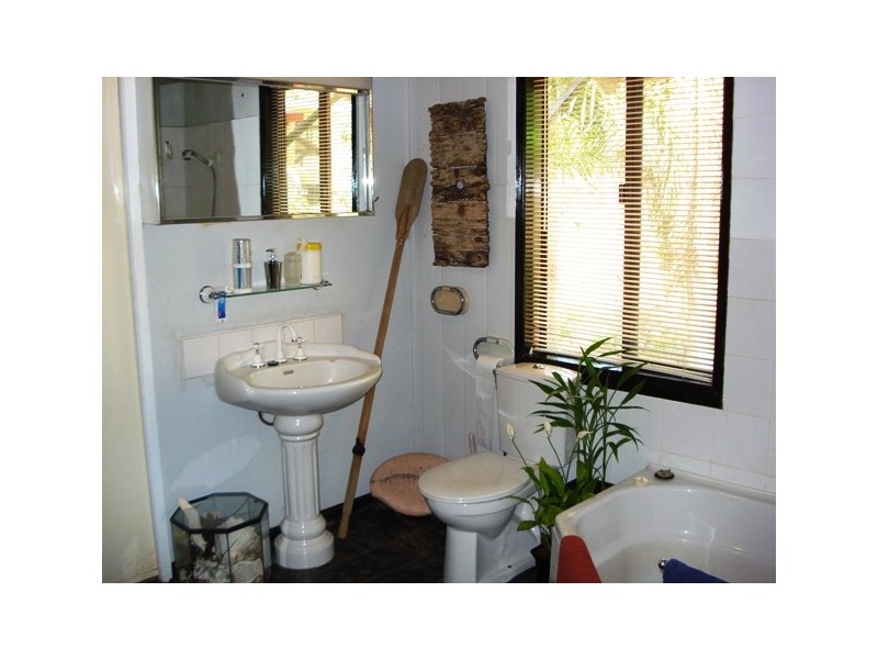6 Scarborough Terrace, Macleay Island QLD 4184