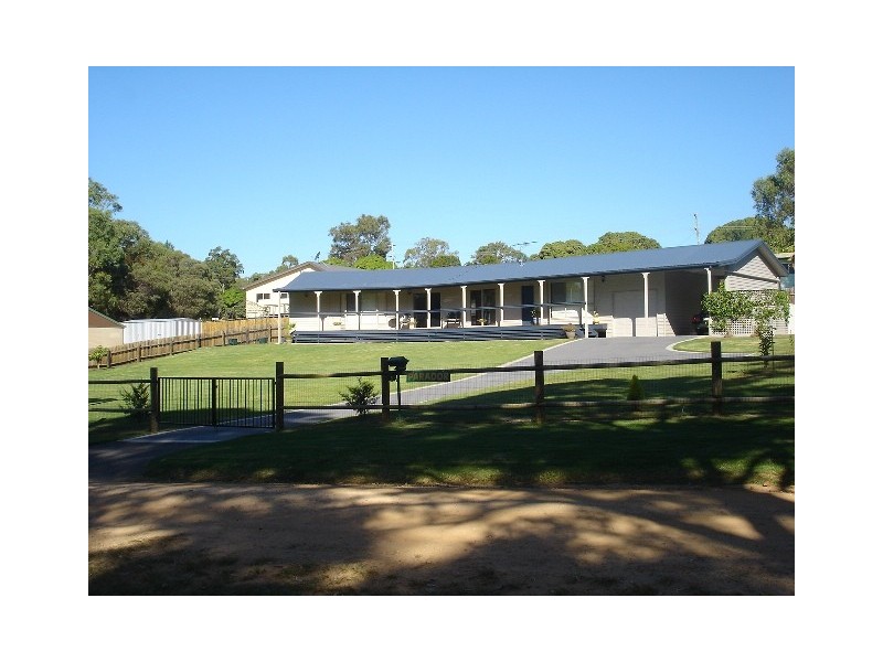 8-10 Gordon Road, Macleay Island QLD 4184