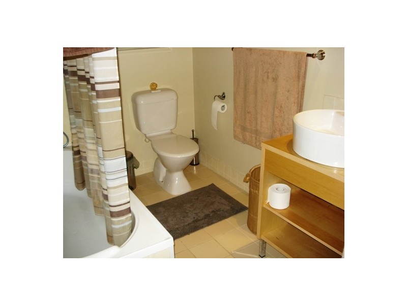 8-10 Gordon Road, Macleay Island QLD 4184