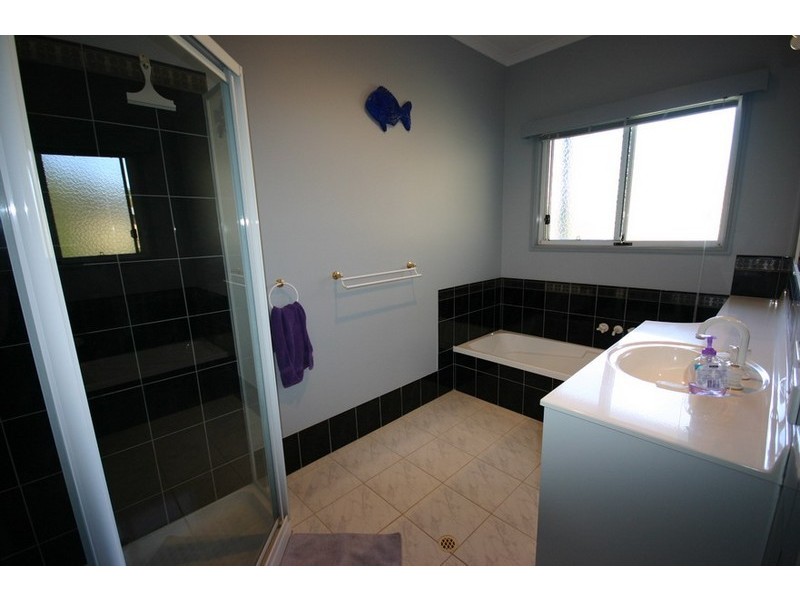 39 Tingara Street, Macleay Island QLD 4184