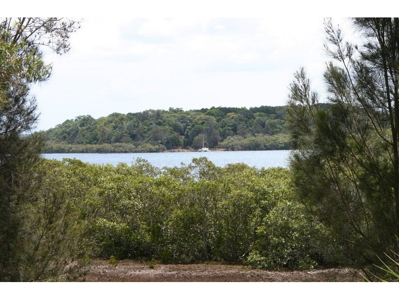 66 Charles Terrace, Macleay Island QLD 4184