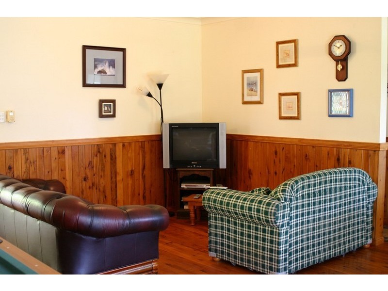 66 Charles Terrace, Macleay Island QLD 4184