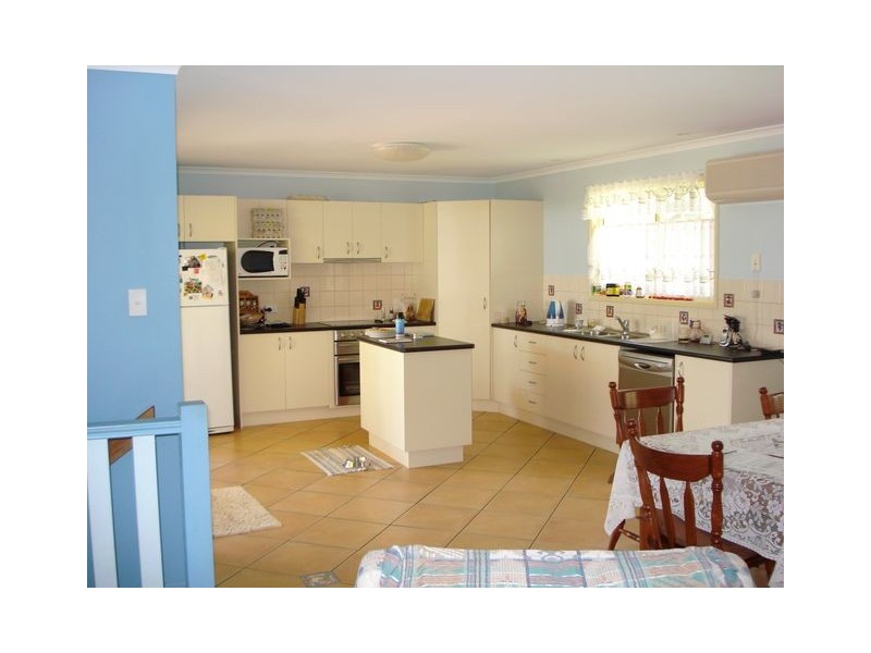 192 Lucas Drive, Lamb Island QLD 4184