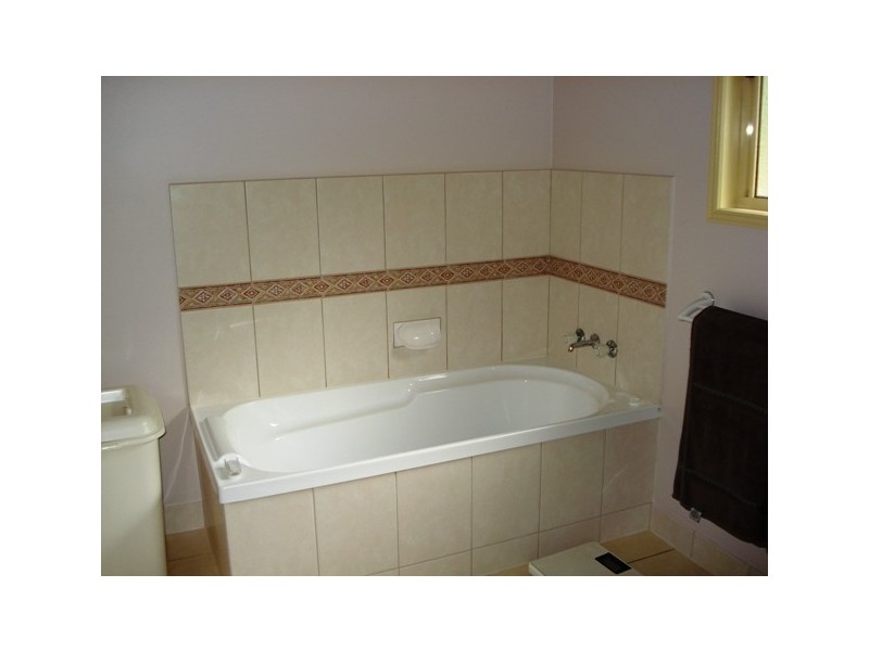 192 Lucas Drive, Lamb Island QLD 4184