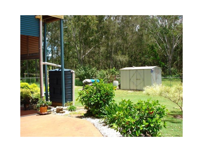 192 Lucas Drive, Lamb Island QLD 4184