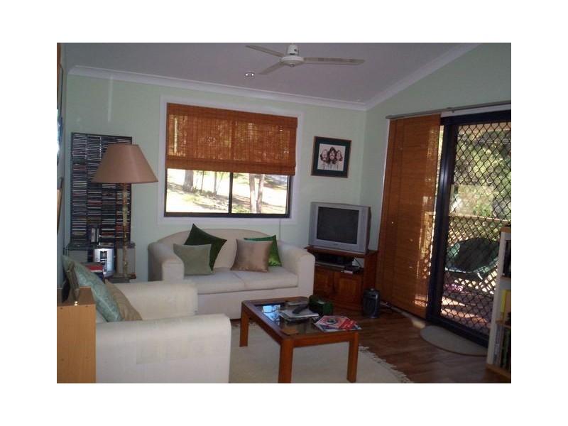 7 Lenard Street, Lamb Island QLD 4184