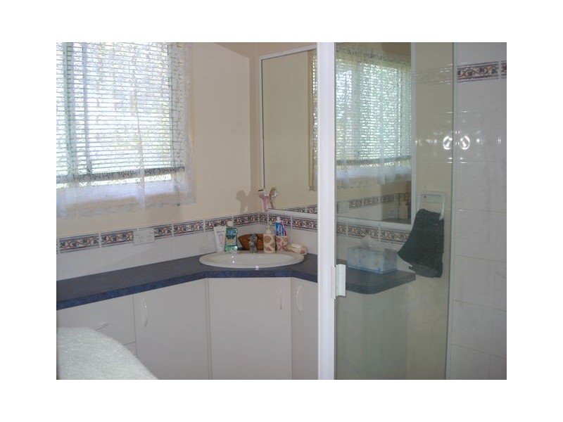 9 Lovell Parade, Lamb Island QLD 4184