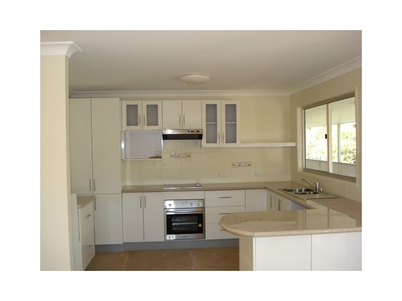 18 Hastings Street, Macleay Island QLD 4184